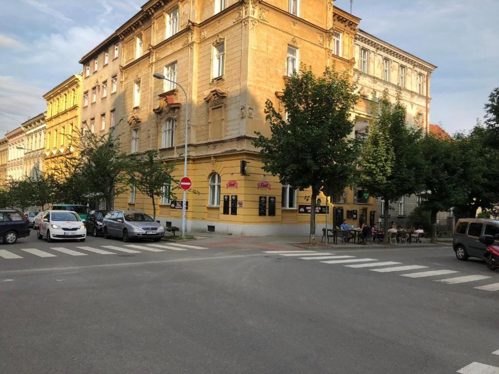Apatrhostel Brno Exterior foto